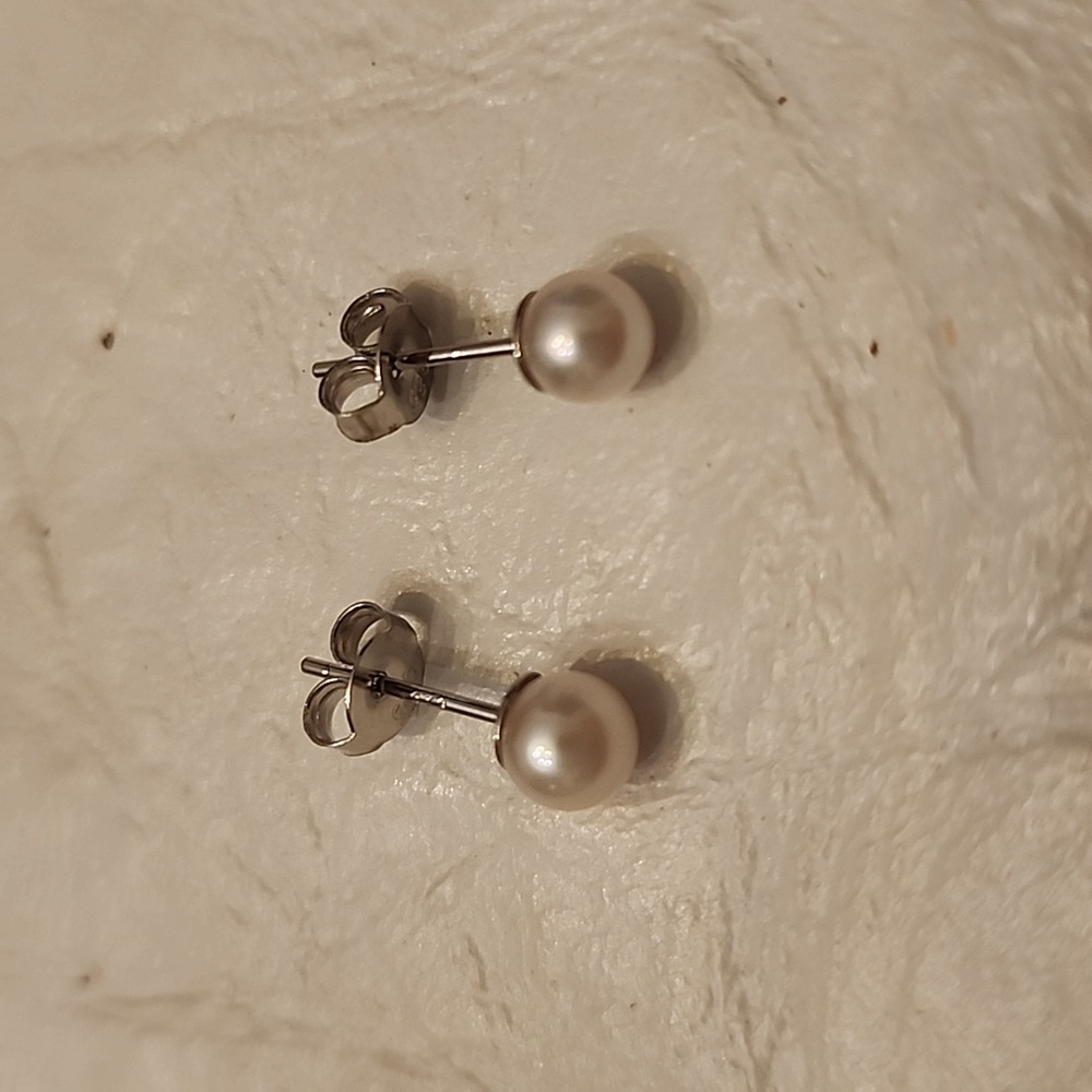 Pearl simulant earrings